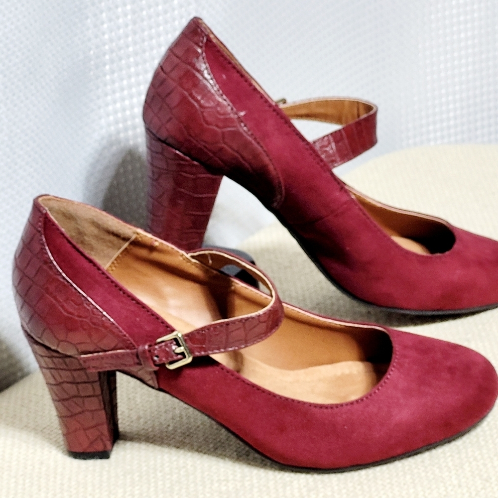 NWOT Cushion Walk by Avon Mary Jane Wine Pumps Women's (7) Croc Embossed / Suede